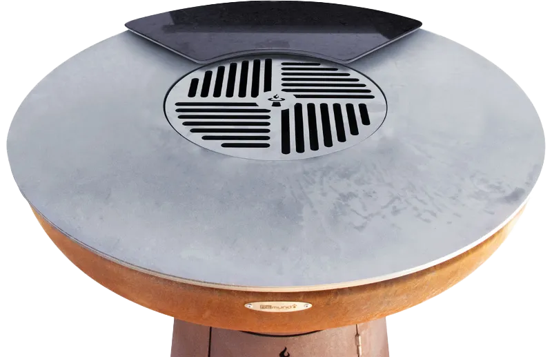 Ringförmige Stahl-Grillplatte auf Remundi Feuerstelle mit Grillrost und Grillplatten-Aufsatz aus Granit