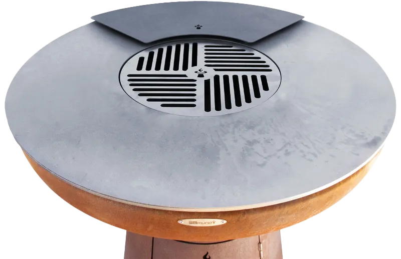 Ringförmige Stahl-Grillplatte auf Remundi Feuerstelle mit Grillrost und Grillplatten-Aufsatz aus Stahl