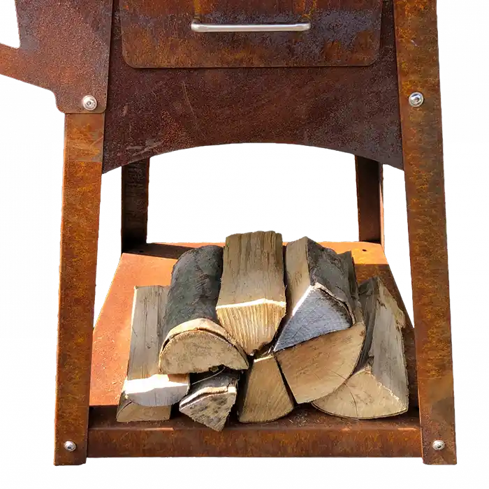 Detailansicht der Holzablage mit Brennholz im Sockel des Remundi Zelos