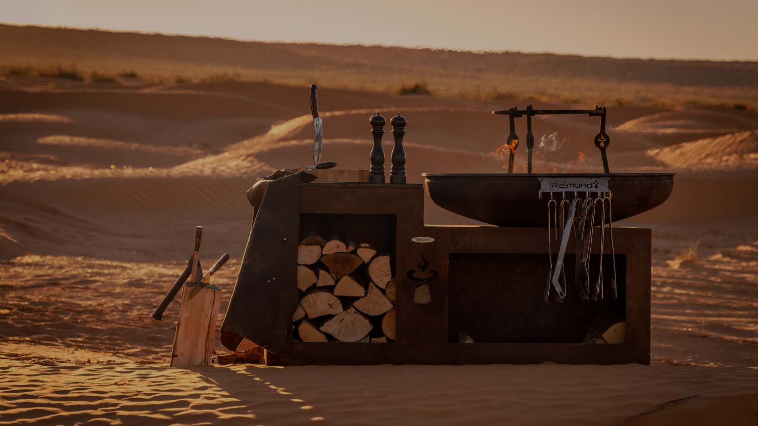 Remundi Feuerstelle Modell Vulcano in der Wüste