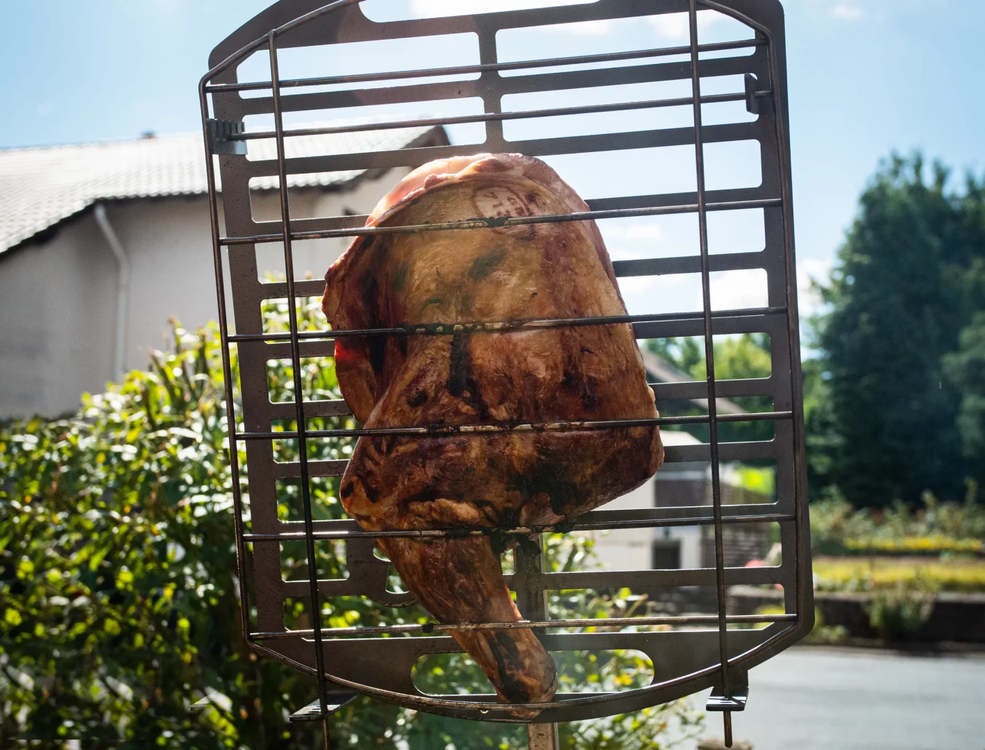 Remundi beef rib holder grill module – ribs slowly cooked upright over open fire